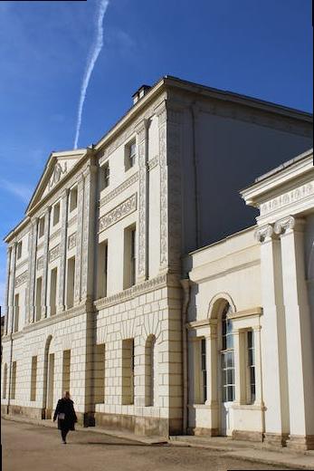 how much do nurses in london make